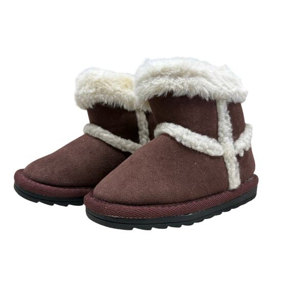 5/$20 Brown Boots w/ White Fur - 20 (5) - Picture 1 of 4